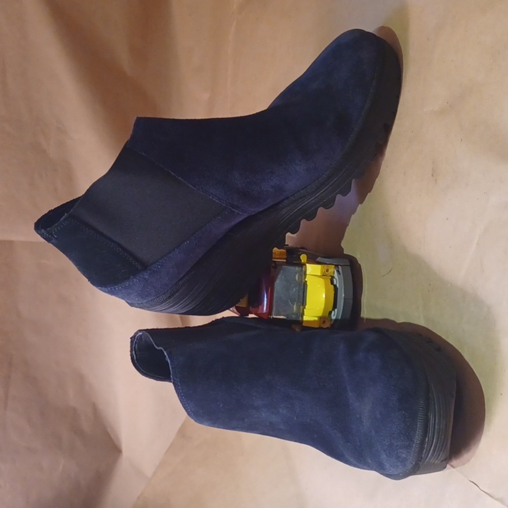 FLY LONDON Yego blue suede Wedge Bootie size 9